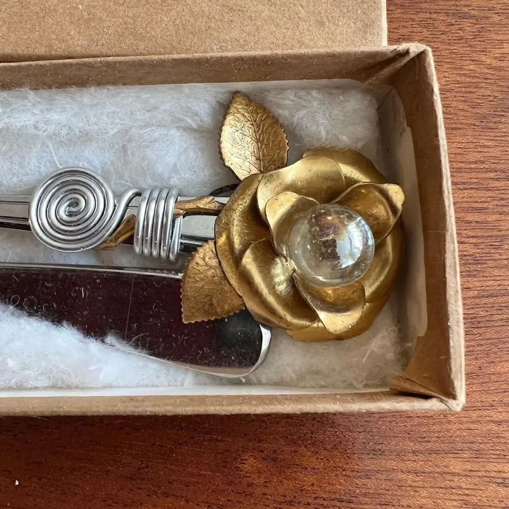 DARY Rees RARE New in Original Box Vintage Handcrafted Rose Butter Knives Set